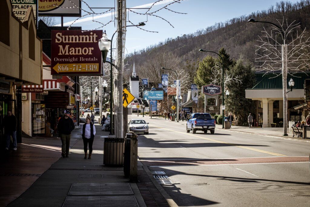 handicap accessible hotels in gatlinburg tn